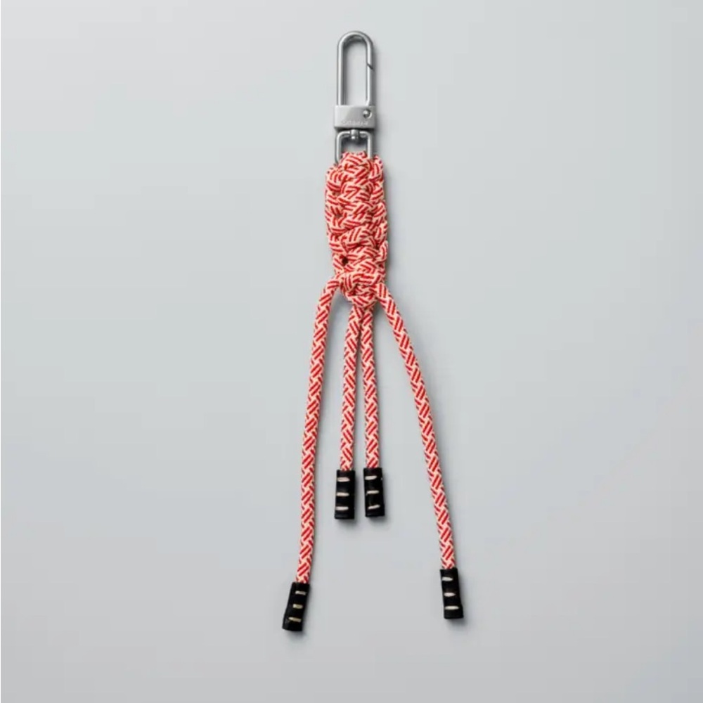 BYREDO BYPRODUCT KANTHA KNOT PARACORD CHARM